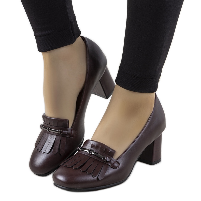 Zapatos de salón granate en un poste de cuero ecológico de Alice rojo