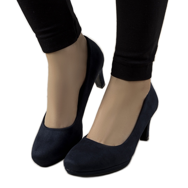 Zapatos de tacón azul marino con pin de Eiffel
