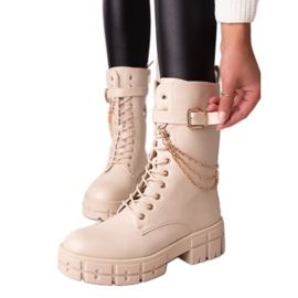 Seastar Altos trabajadores con una cadena beige