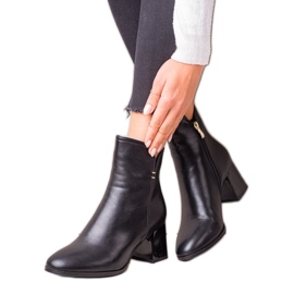 Goodin Botines negros en un poste