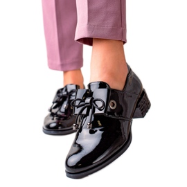 Elegantes zapatos negros de Sergio Leone