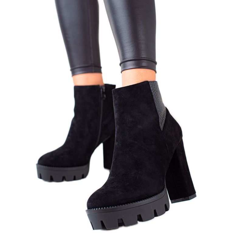 Janessa Botas de gamuza con estilo en la plataforma. negro Janessa Botas de gamuza con estilo en la plataforma. negro