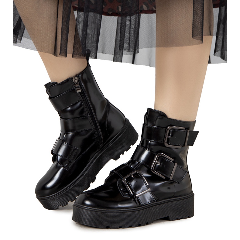 Botines negros en la plataforma Austin