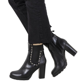 Botas negras con tachuelas flamencas negro