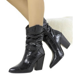 Botas de vaquero negras con estampado de piel de serpiente de Yolande negro