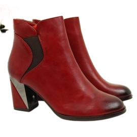 Botas sobre poste decorativo, aislado Jezzi W JEZ251A burdeos negro rojo