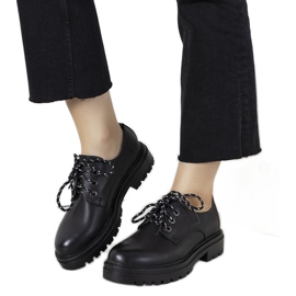 Zapatos negros con suela gruesa de Gingras