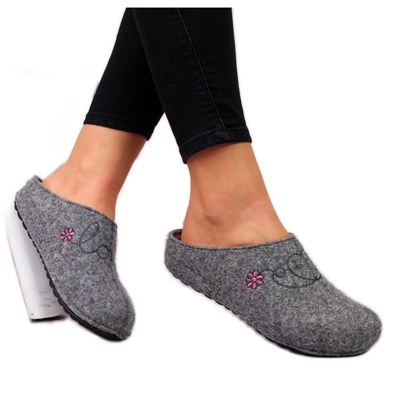 Pantuflas con bordado Panto Fino W INT1632 gris