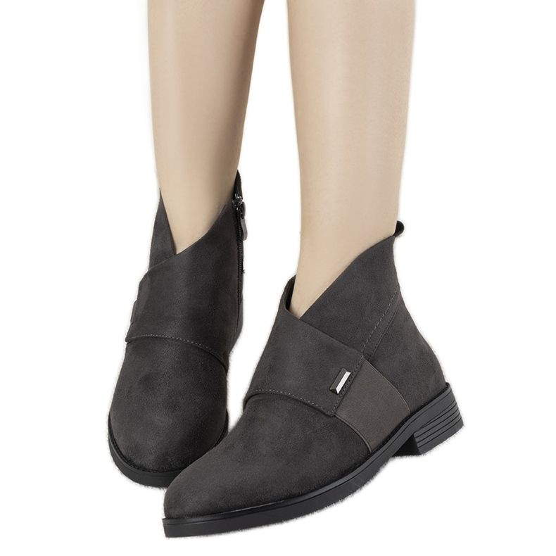 Botas grises con tacones planos de Grail