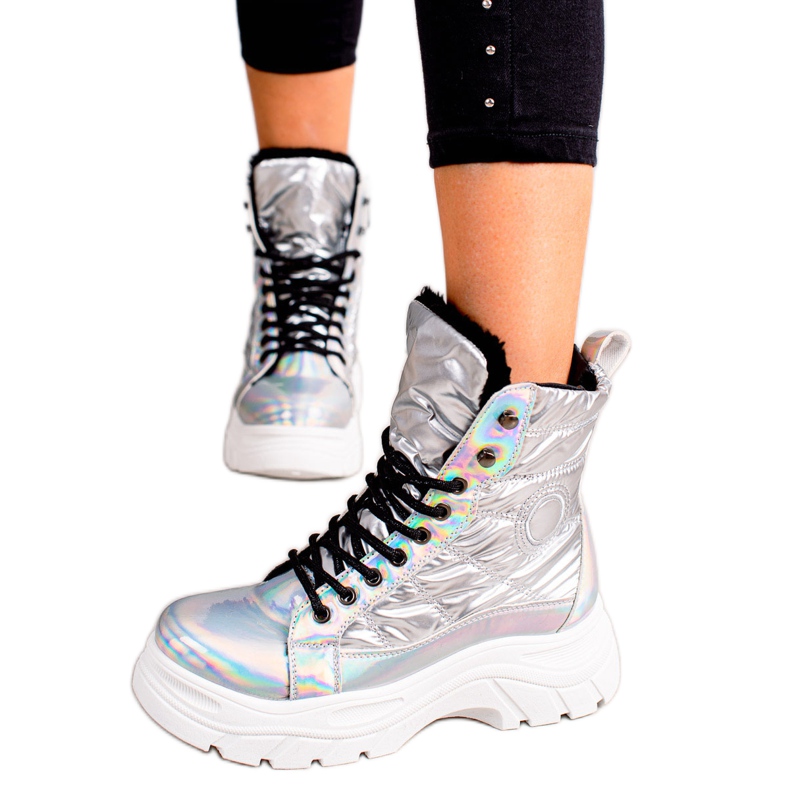 Botas plateadas en la plataforma VINCEZA