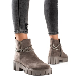Goodin Botas en la plataforma con una cadena beige