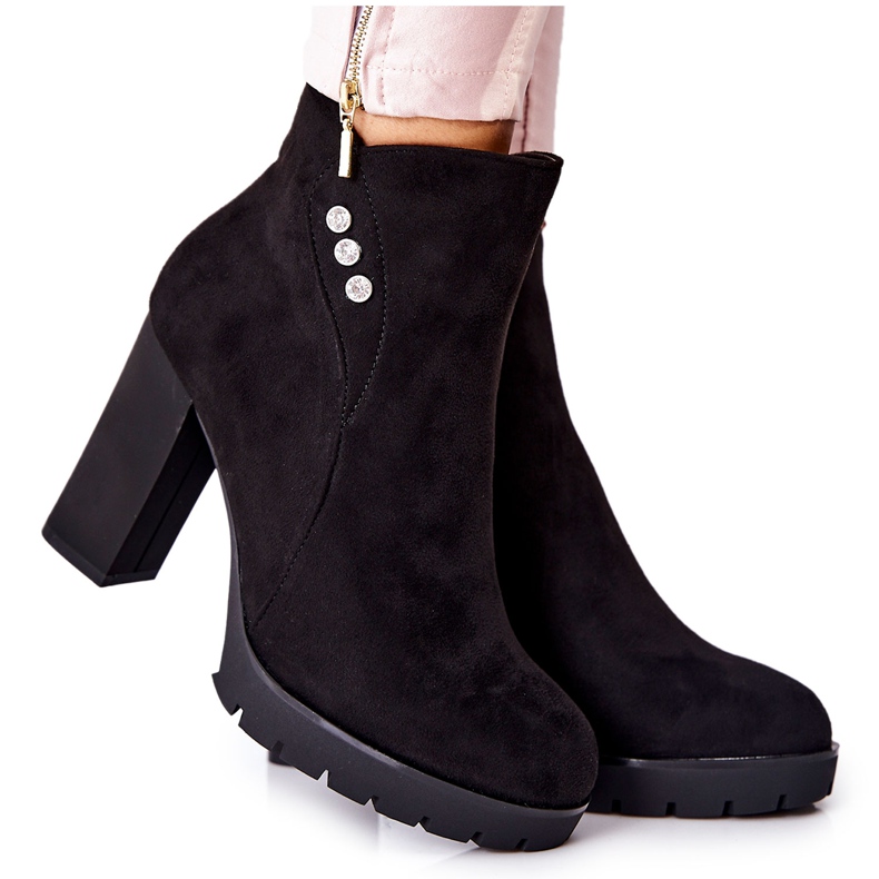 PG1 Botas de ante negro Lagerlla en un poste