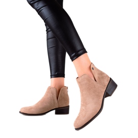 Evento Botines clásicos con corte beige