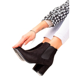 TRENDI Botas casuales en un poste negro
