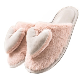 TRENDI Zapatillas con un corazón rosado