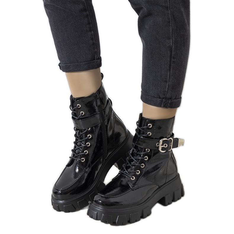 Botas aislantes lacadas en negro de Hampton