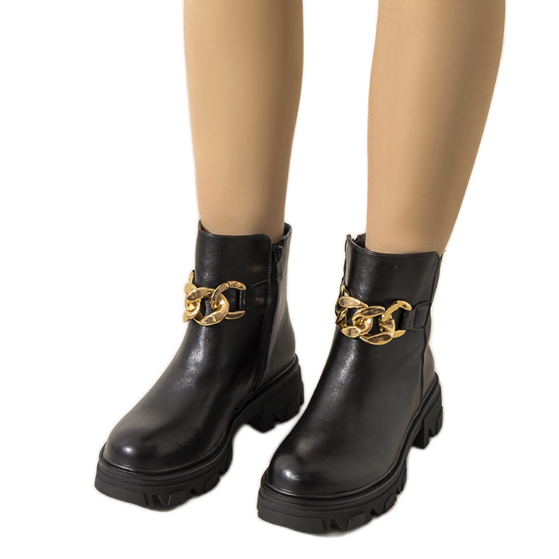 Botines acolchados negros con cadena de Kathlyn