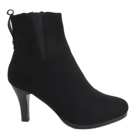 Botas en un tacón de aguja Gaja Black negro