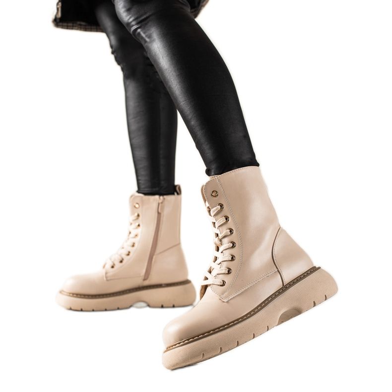 TRENDI Bolsos beige en la plataforma