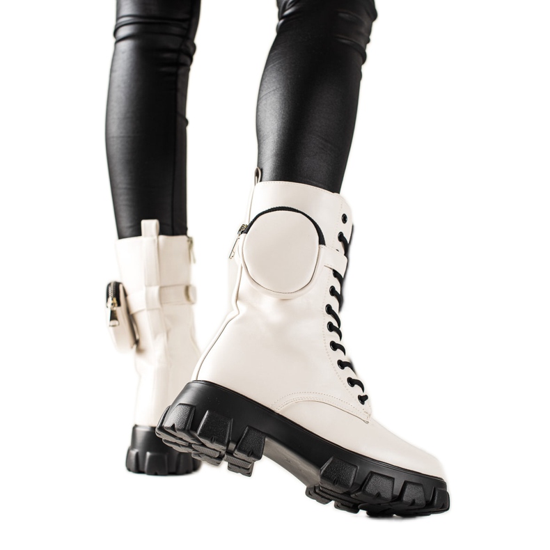 TRENDI Trabajadores con estilo beige TRENDI Trabajadores con estilo beige