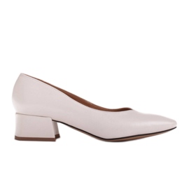 Marco Shoes Salón de piel flor blanca con cuello de pico blanco Marco Shoes Salón de piel flor blanca con cuello de pico blanco