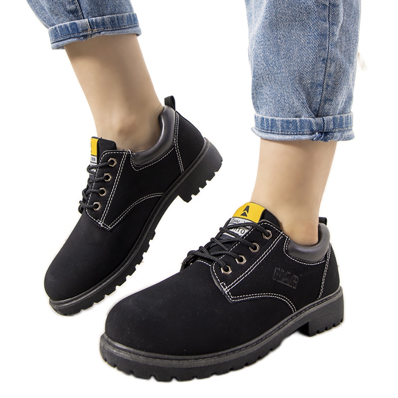 Zapatos negros sobre suela gruesa Pelland