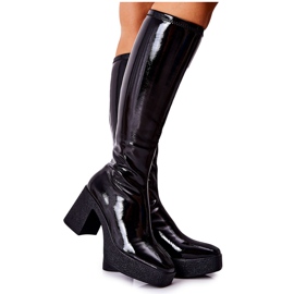 FJ1 Botas de Bornore negro lacado en una barra