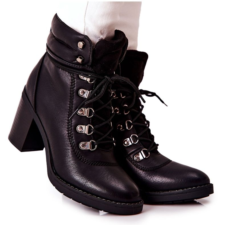 Botas calientes en un poste Charmmis negro
