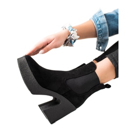 Seastar Botas sin cordones en un poste negro