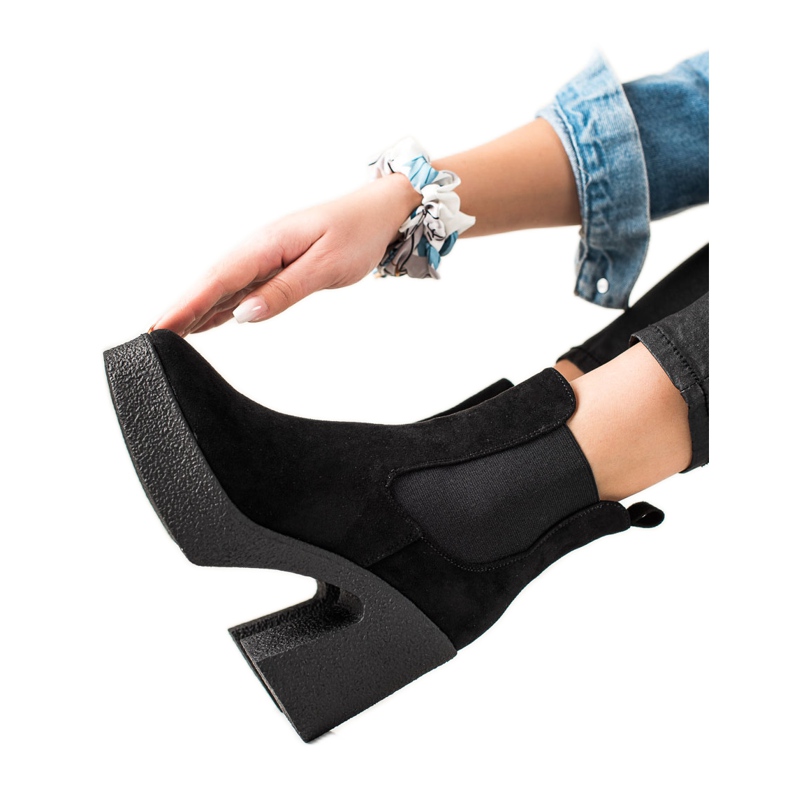 Seastar Botas sin cordones en un poste negro
