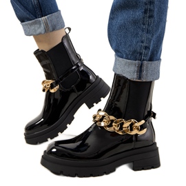 Botines negros de charol con cadena Tapia
