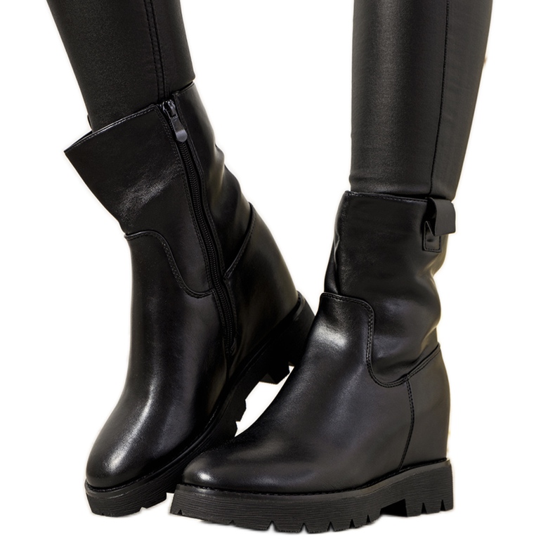 Botas de mujer negras en el tacón de cuña New Goldies negro