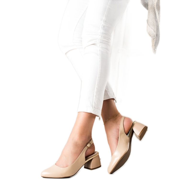 M.Daszyński Zapatos de tacón con tacón descubierto beige