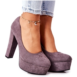 Zapatos de tacón de ante en la plataforma gris Bemiso