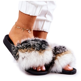 FM1 Pantuflas Naturis Pelo Natural Blanco Y Negro
