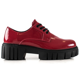 Zapatos rojos en la plataforma La.Fi