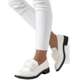 Zapatos Khale lacados en blanco