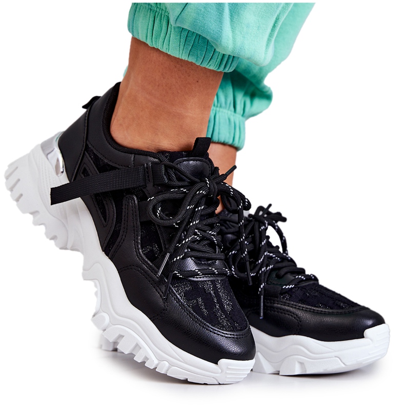 FB2 Zapatillas negras de tu estilo en una suela masiva negro
