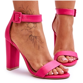 FB2 Sandalias rosadas georgina en los talones