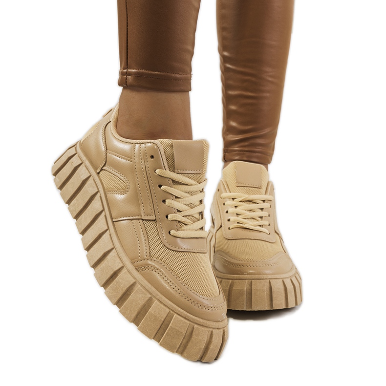 Deportivas beige con suela alta de Morico