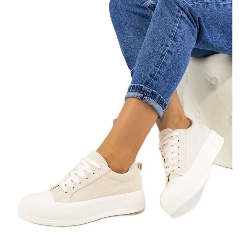 Zapatillas beige en la plataforma Babbete Zapatillas beige en la plataforma Babbete