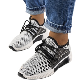 Deportivas en blanco y negro de Coles Deportivas en blanco y negro de Coles
