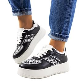 Zapatillas negras en la plataforma de Worden blanco negro