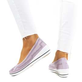 Bailarinas violetas sobre la cuña Connor púrpura