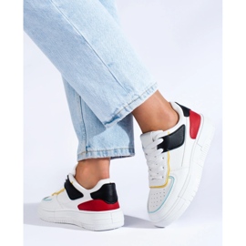 Zapatillas en la plataforma blanco