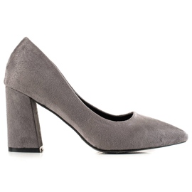 Bestelle Zapatos de tacón de ante en un pilar gris
