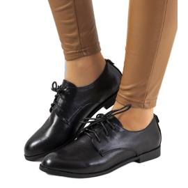 Zapatos negros de mujer de Ermen.