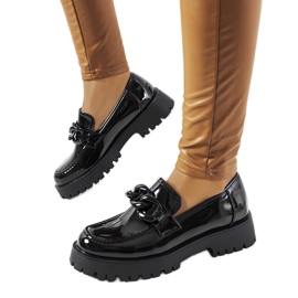 Mocasines de charol negro con suela gruesa Dominick. Mocasines de charol negro con suela gruesa Dominick.