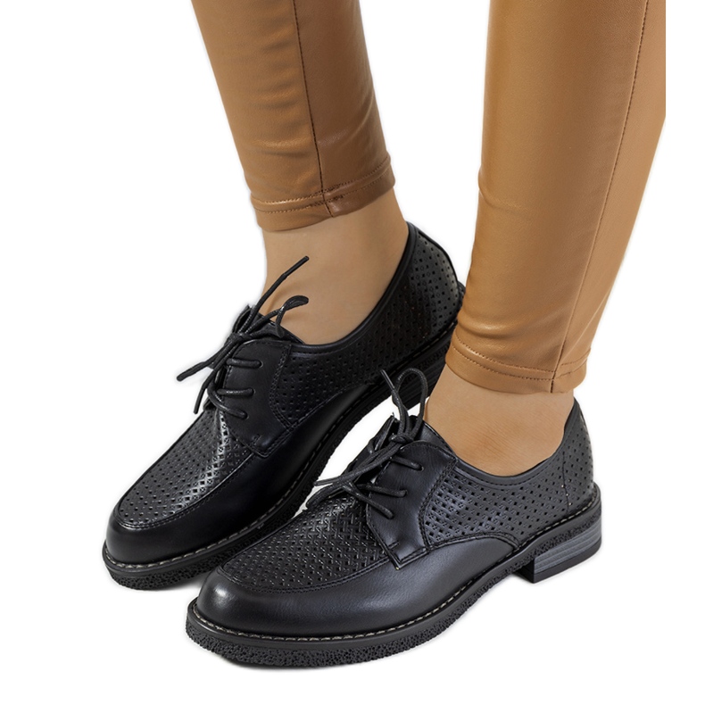 Edda zapatos oxford negros calados