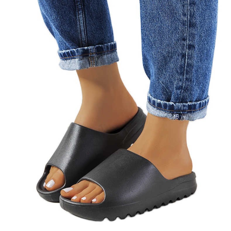 Chanclas de goma negras Christinia negro